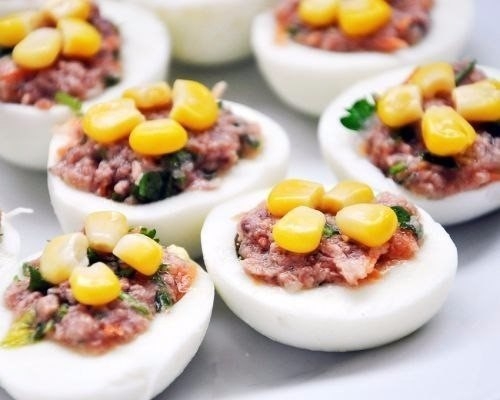 Фаршированные яйца с тунцом