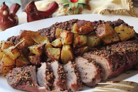 Говядина с картошкой в духовке приготовленная в фольге.