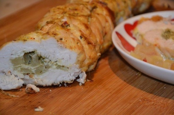 Куриный рулет с яблоками