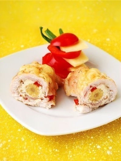 Куриные рулетики с маринованной кукурузой