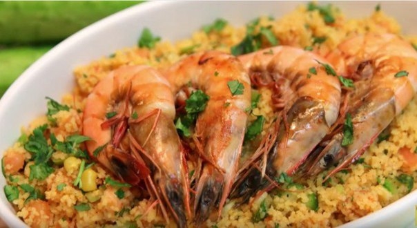 Сицилийский салат из кускуса с креветками