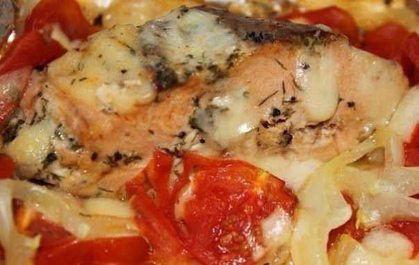 Лосось с овощами запеченный в кефире