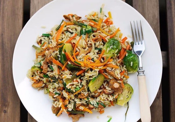 К моменту, когда куранты начинают бить полночь, &laquo;салатный разогрев&raquo; заканчивается, и наступает время