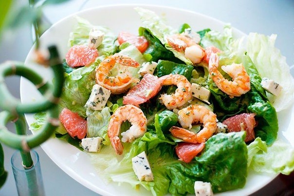 Салат праздничный с креветками