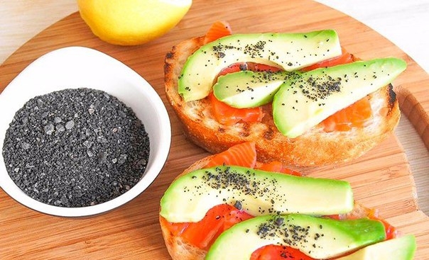 Сэндвичи с авокадо и лососем