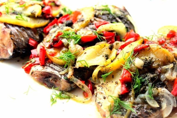 Сочетание рыбы и яблок удивляет, но не в этом блюде.