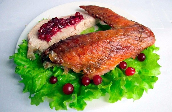 Индейка с ягодами брусники