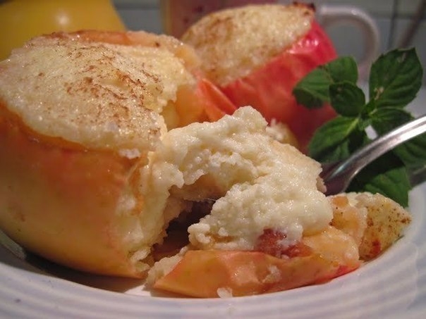 Вот делюсь своим рецептиком диетическим - запеченые яблочки с творогом)