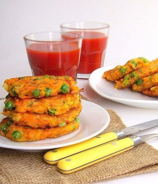 Тыквенные оладьи с зеленым горошком