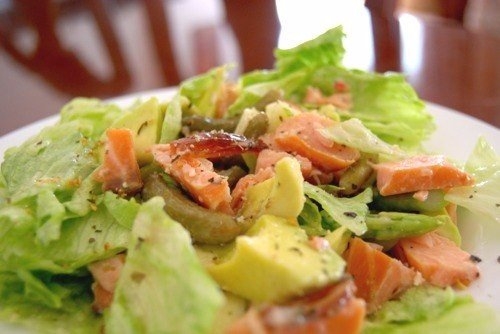 Салат из авокадо и горбуши