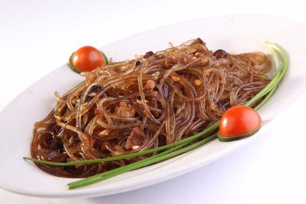 Салат с фунчозой и свининой