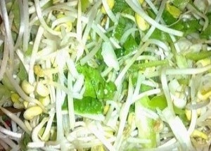 Салат из соевых бобов с сельдереем и сыром