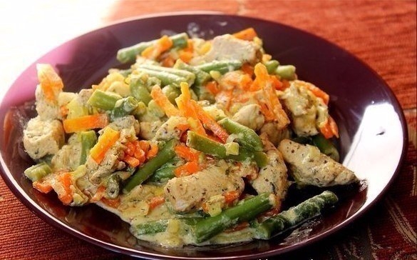 Курица со стручковой фасолью и овощами