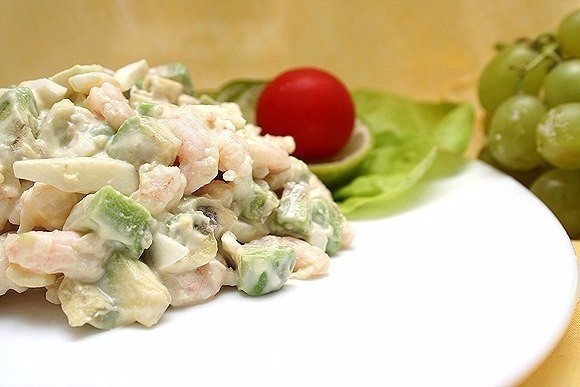 Салат с креветками и грейпфрутом и авокадо