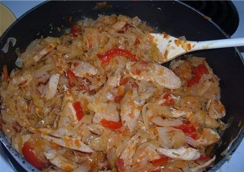 Капуста тушеная с курицей