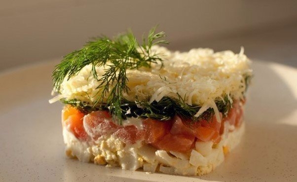 Салат с семгой и сыром