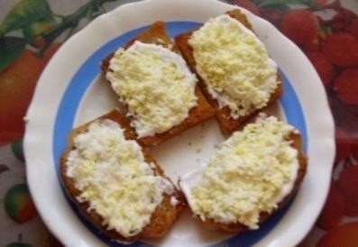 Бутерброд с тертым редисом