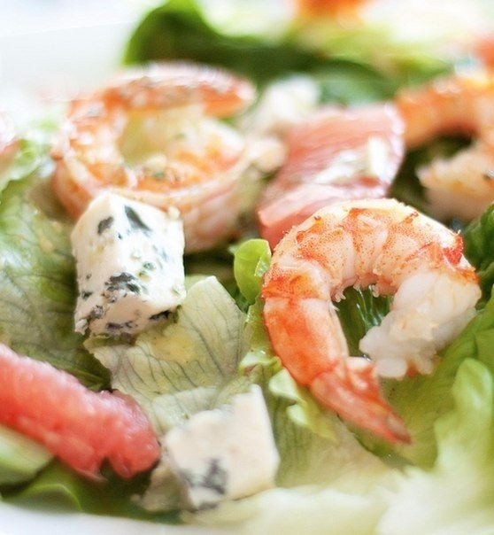 Салат из креветок с мятной заправкой