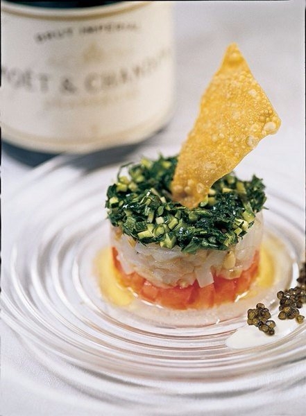 Тартар из томатов, дорадо и цукини