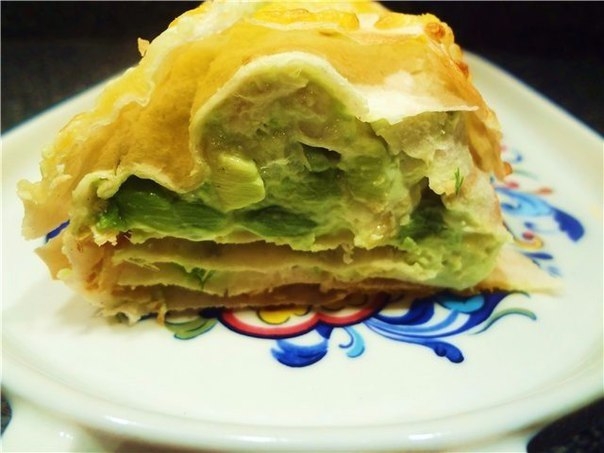 Рулет из лаваша с треской и авокадо