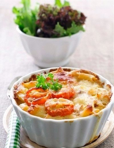 Макароны, запеченные с помидорами под сыром