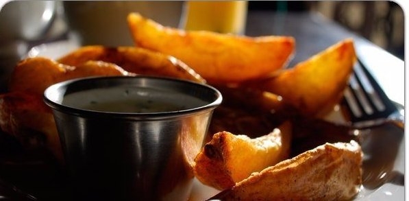 Печеный картофель с сыром фета и укропом