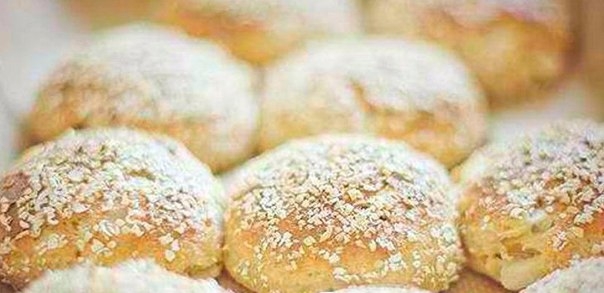 Сырники из цельнозерновой муки с грушей.