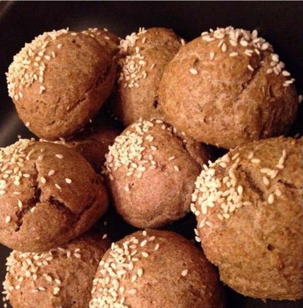 Ваш вкусный несладкий завтрак украсят булочки с кунжутом