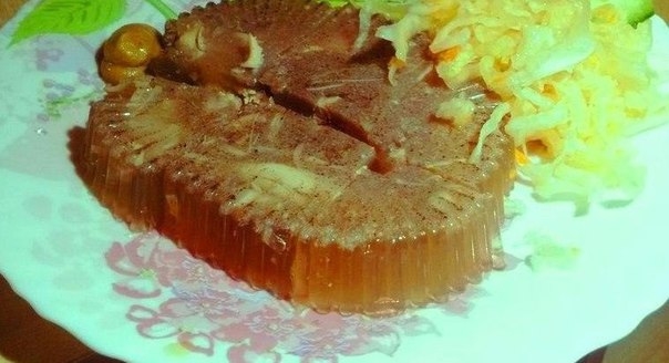 А сегодня мы предлагаем вам приготовить необычайно нежный куриный холодец, который украсит любой сто