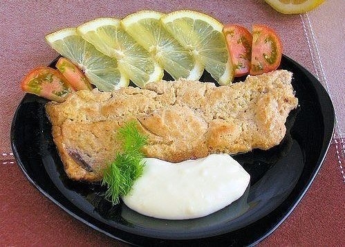 Скумбрия, запеченая в сметане и луке