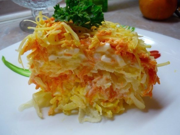 Легкий пикантный салатик из самых доступных ингредиентов. Экономно и вкусно!