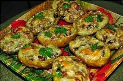 Замечательные картофельные лодочки с пикантной начинкой. Попробуйте, это восхитительно!