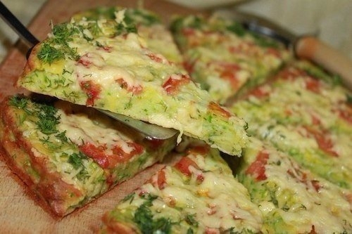 Яркая, красочная, сочная пицца из кабачков! Начинка - ваша любимая!