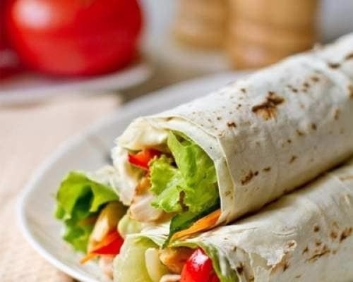 Аппетитный ролл для перекуса в дороге, на прогулке или на работе. Сочный и сытный!