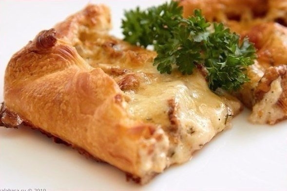 Румяный пирог с хрустящей корочкой и сочной грибной начинкой! Потрясающе вкусно!
