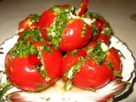 Отличной закуской на любом столе станут эти чудесные помидорчики! Сохраняйте рецептик!