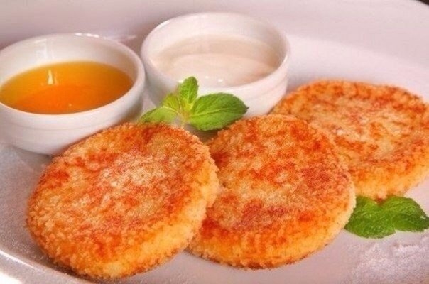 Яркие сырнички с нежным ванильным соусом! Это просто песня!