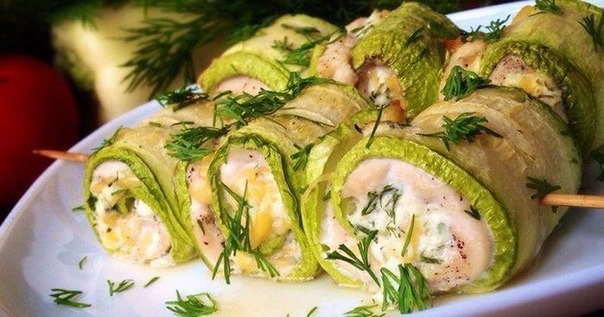 Сочные кабачковые рулетики с нежнейшим куриным филе внутри! Пикантно и очень вкусно!