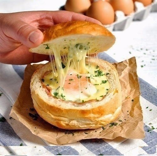 Горячие булочки с яйцом, сыром и ветчиной. Просто объедение