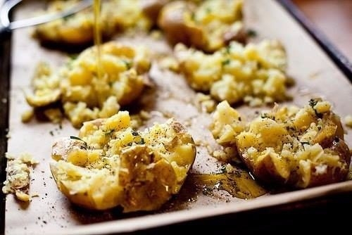 Это очень вкусно и просто. А выглядит очень аппетитно и румяно!