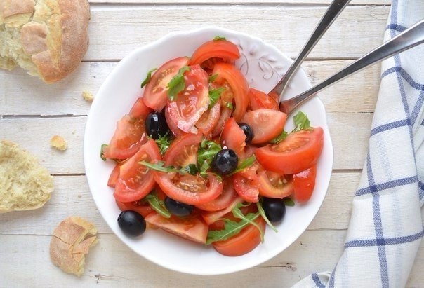 Все так просто и быстро, пара ингредиентов и вкусный полезный салат готов!