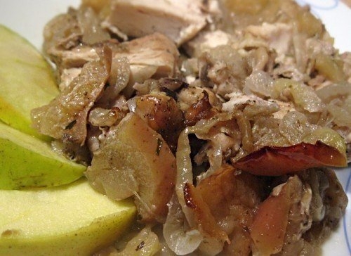 Попробуйте необычное сочетание курицы с яблоками и бананами. Вы будете приятно удивлены!