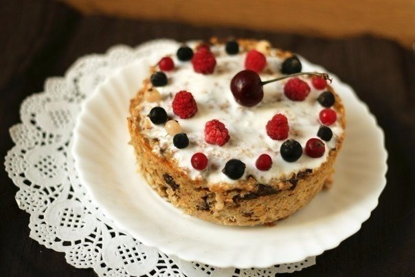 Получается вкусно и сытно, готовить её несложно, приступайте к изучению рецепта гречневой запеканки 