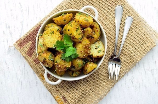 Bombay aloo (бомбей алу) или картофель по-бомбейски &ndash; одно из самых популярных &laquo;вспомогательных&raquo; блю