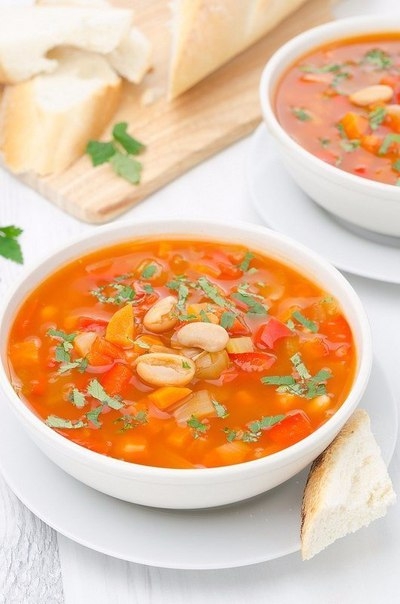 Одни из самых вкусных супов овощные с фасолью и томатами. Сваренный на овощном либо курином бульоне,