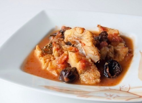 Рыба с черносливом в томатном соусе - невероятно вкусно и ароматно! Порадуйте семью вкусным обедом и