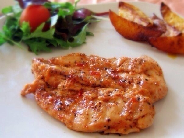 Пряная, румяная, сытная и очень аппетитная! Эта курочка достойна быть съеденной вами!