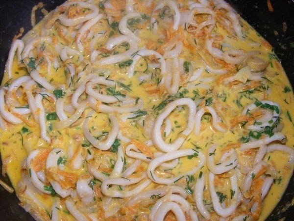 Все просто до безобразия. И быстро. И вкусно. Если, разумеется вы любите кальмары. Все просто до безобразия. И быстро. И вкусно. Если, разумеется вы любите кальмары.