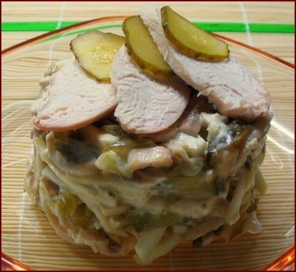 Очень вкусный и сытный салат. А если еще и подачу сделать оригинальной - так хоть на выставку!