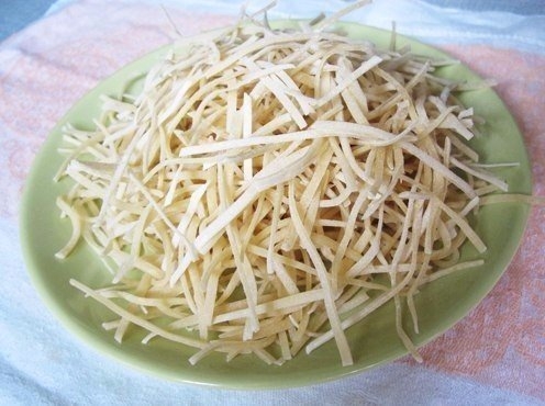 Нет ничего вкуснее домашней лапши! Ни одна магазинная с ней не сравнится! Нет ничего вкуснее домашней лапши! Ни одна магазинная с ней не сравнится!